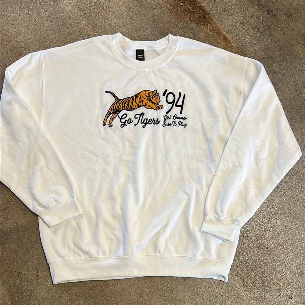 NWT embroidered ‘94 GO TIGERS embroidered white sweatshirt